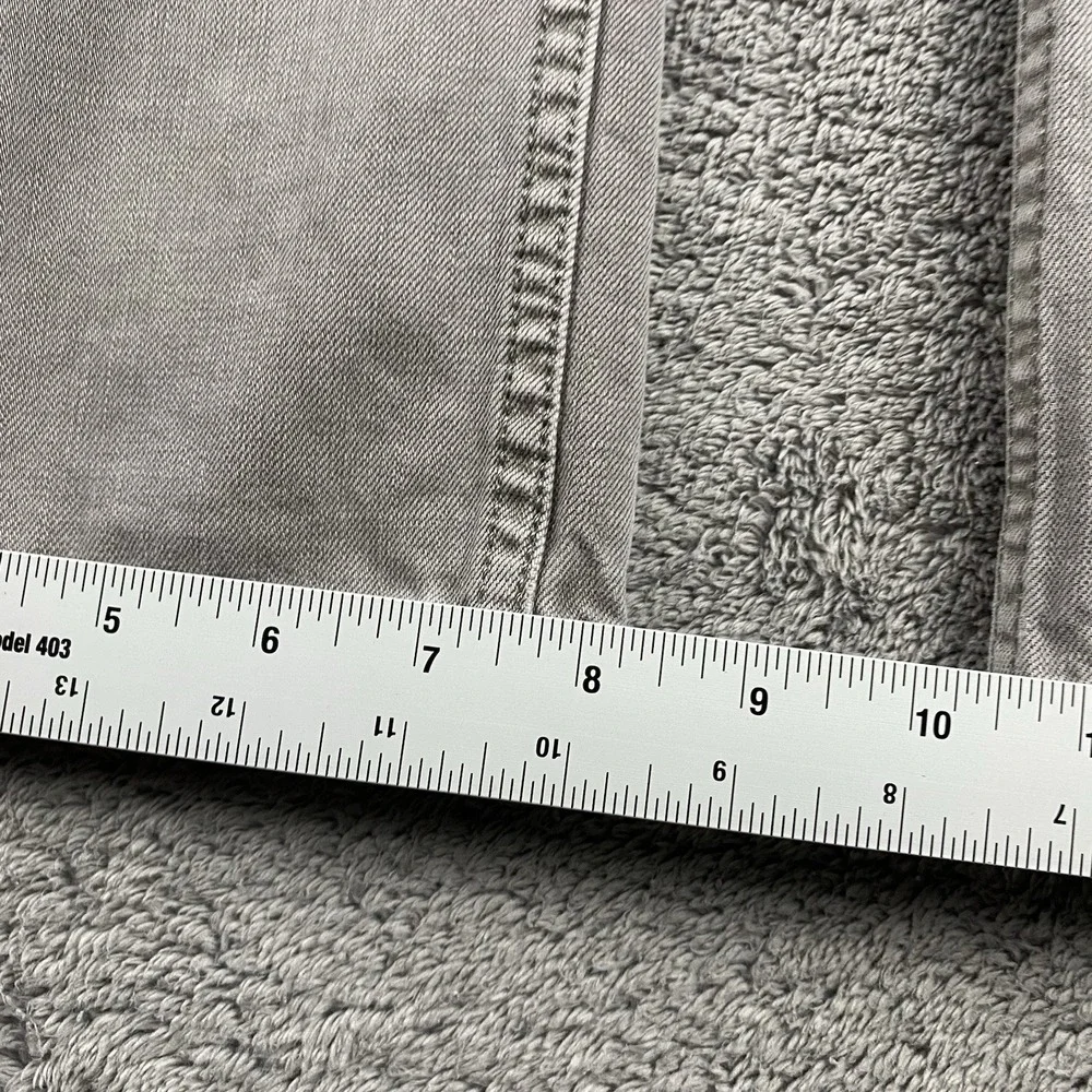 Levis hole below